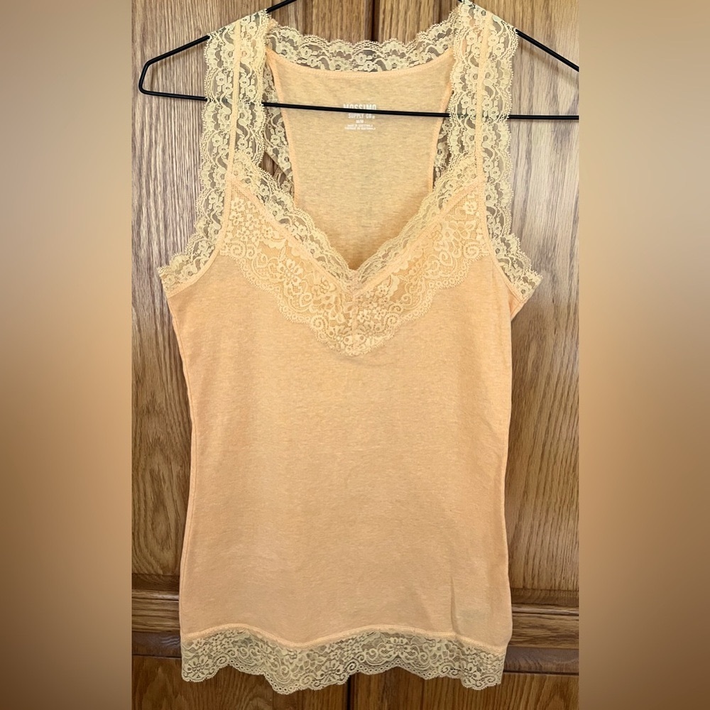 Mossimo Supply Co. women’s cantaloupe color lace trim camisole tank top. Size M